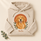 Beiger Hoodie mit gezeichnetem Hundeporträt und Namen auf der Brust