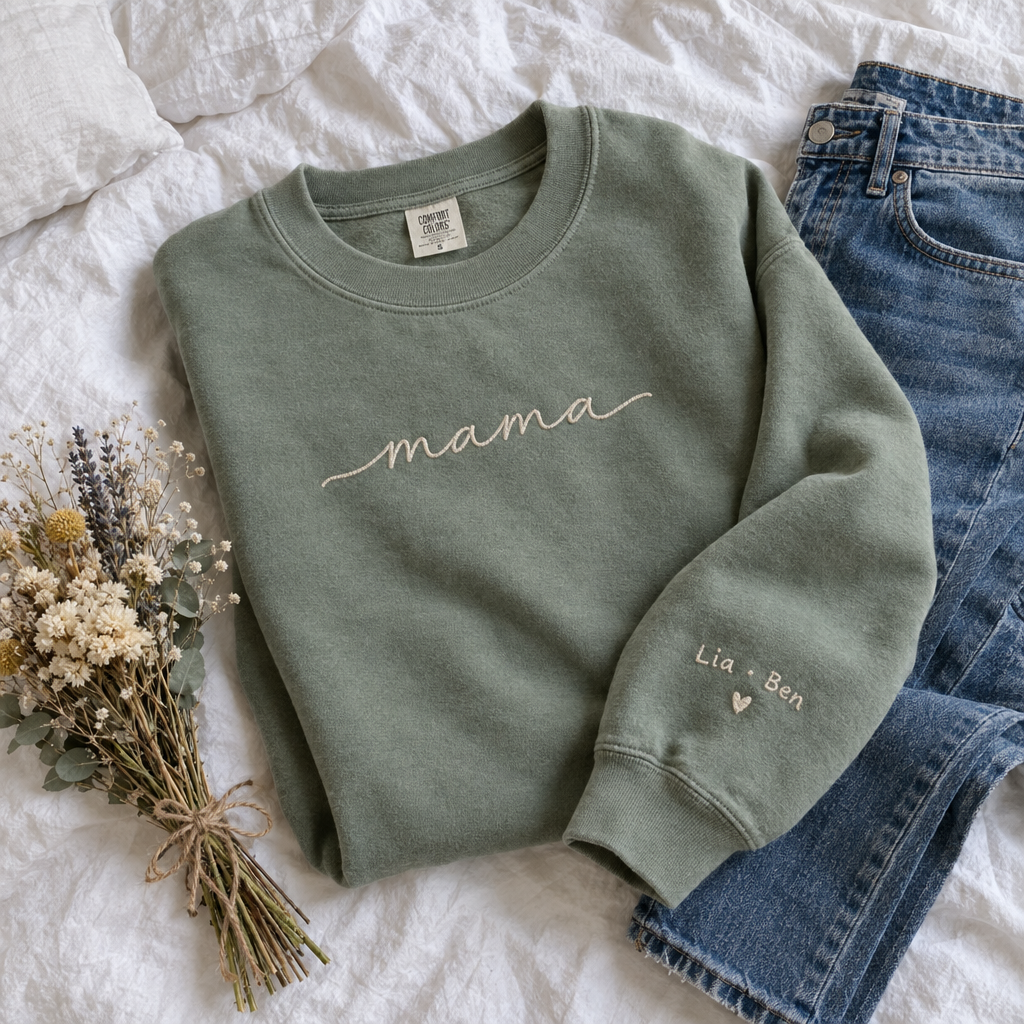Besticktes mama-Sweatshirt mit Trockenblumen und Jeans
