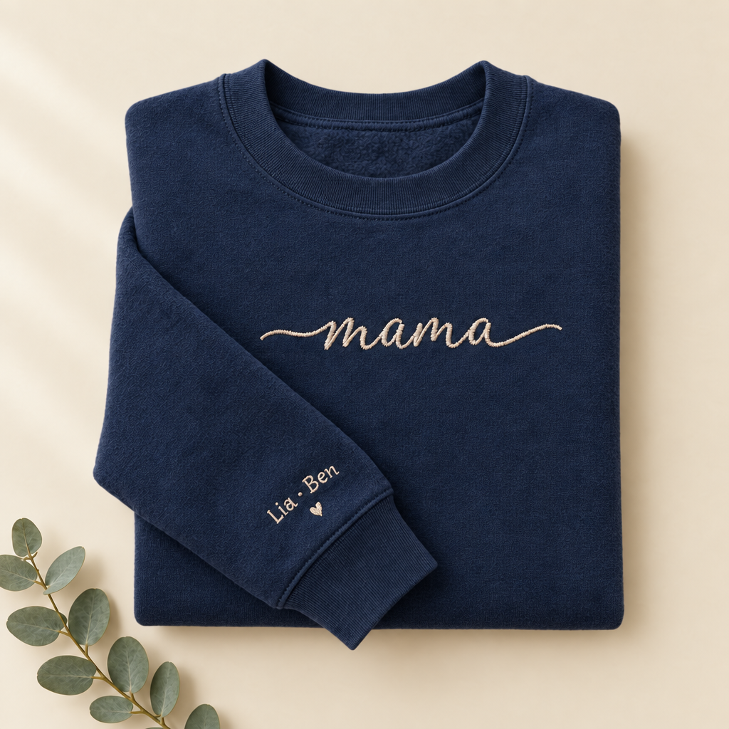 mama-Sweatshirt in Navy mit Namen am Ärmel